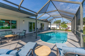 Palma Sola Coconut Cottage! Pet Friendly private pool home minutes from beaches!